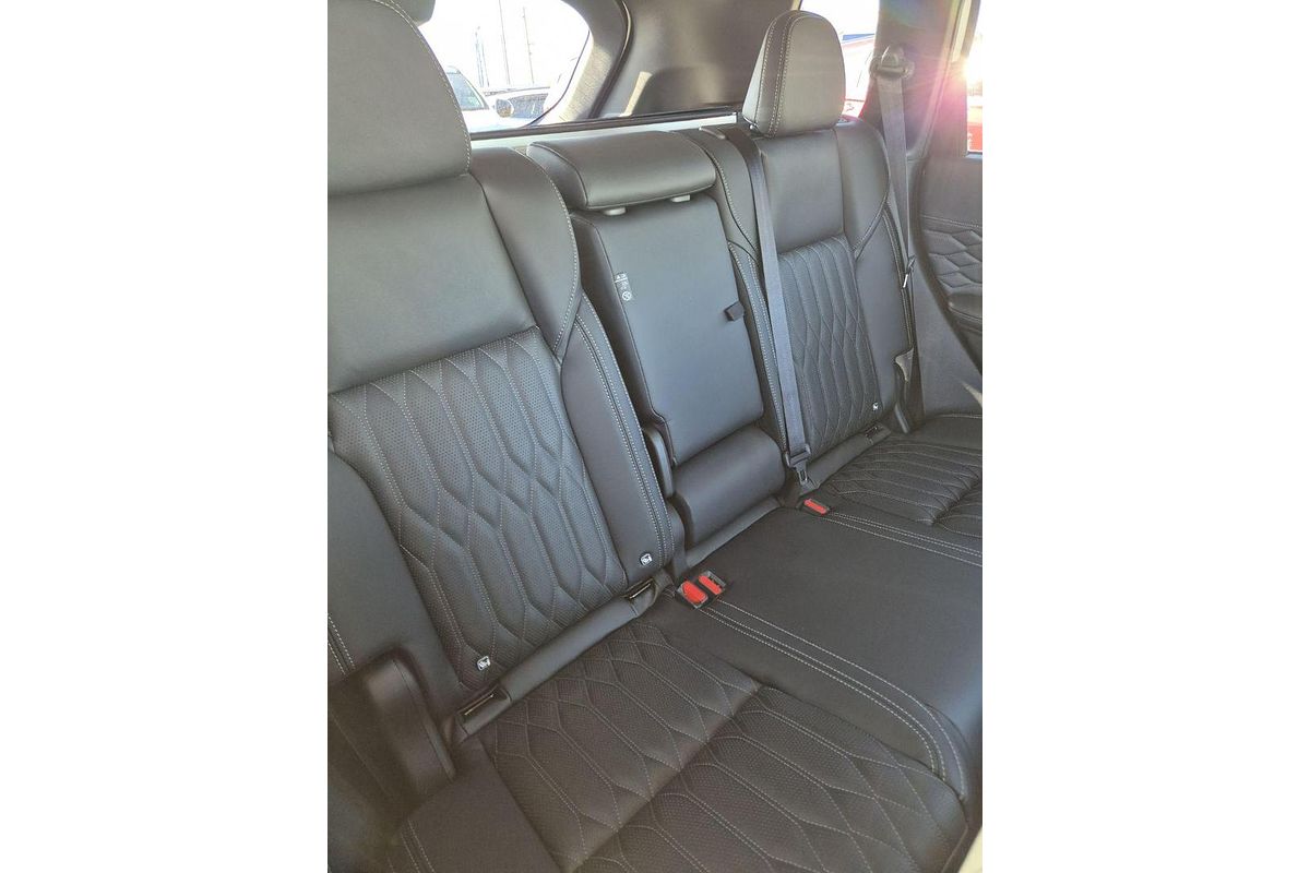 2025 Mitsubishi Outlander Exceed ZM