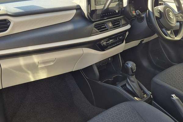 2024 Suzuki Swift Hybrid UZ