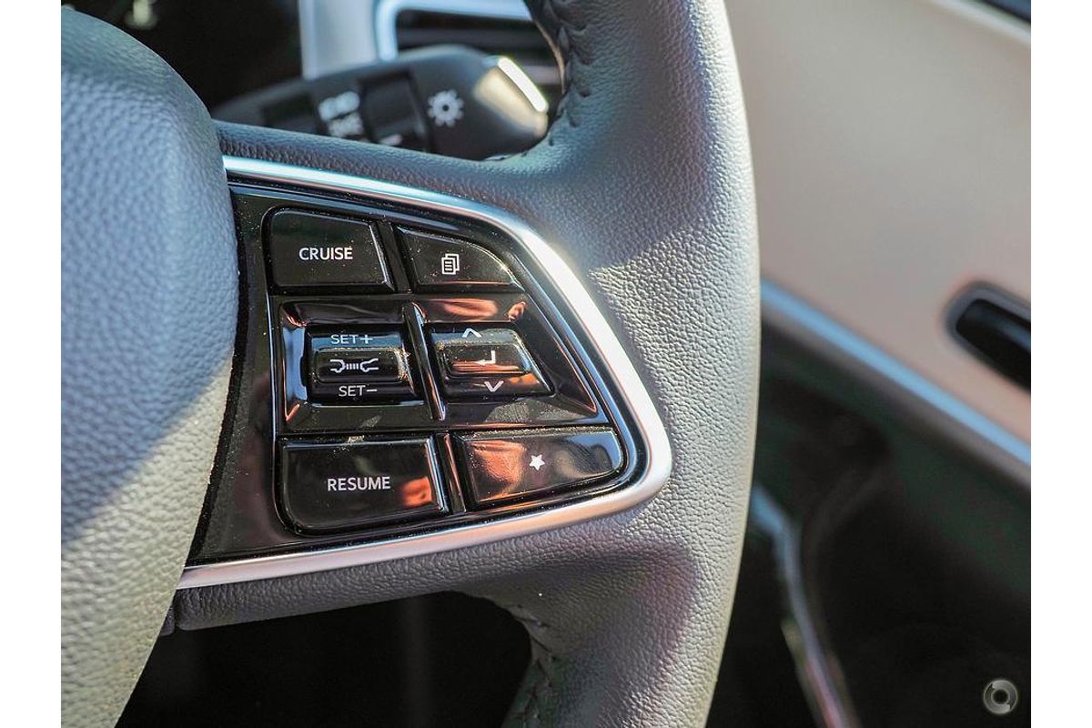 2025 Mahindra XUV700 AX7L