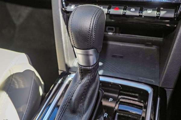 2025 Mahindra XUV700 AX7L