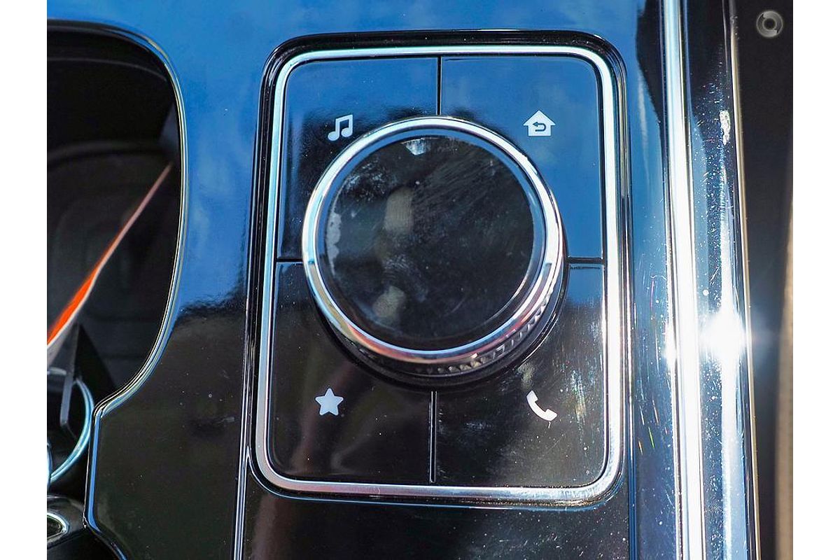 2025 Mahindra XUV700 AX7L