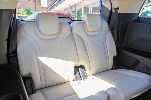 2025 Mahindra XUV700 AX7L