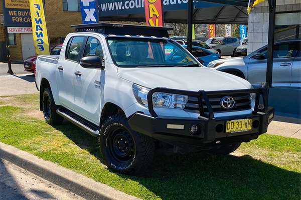 2017 Toyota Hilux SR GUN126R