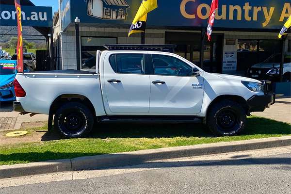 2017 Toyota Hilux SR GUN126R