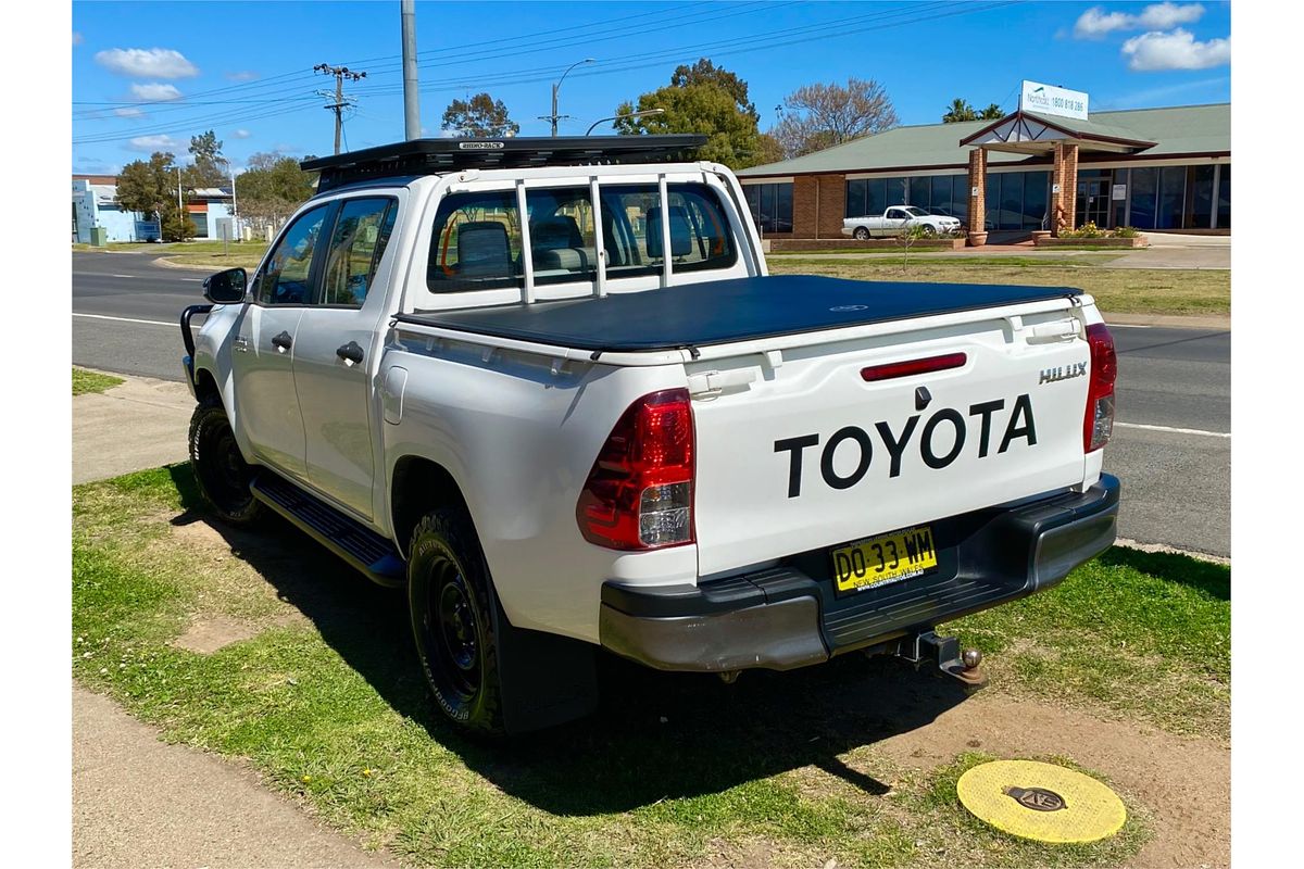 2017 Toyota Hilux SR GUN126R