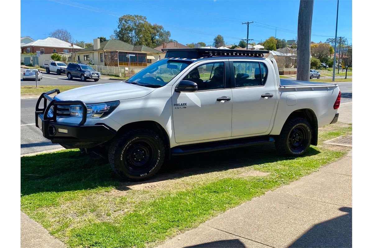 2017 Toyota Hilux SR GUN126R