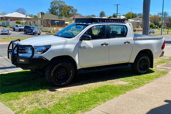 2017 Toyota Hilux SR GUN126R