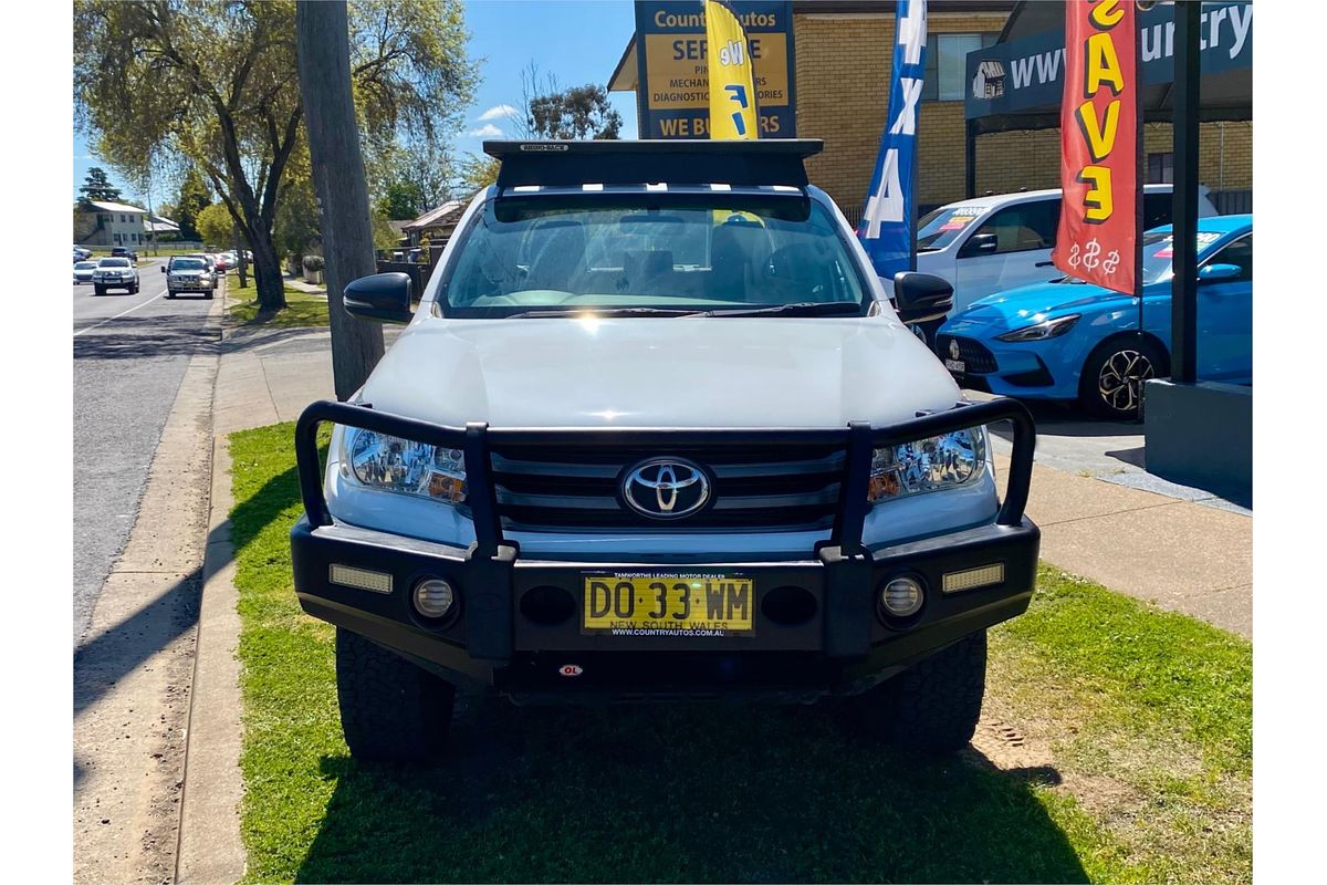 2017 Toyota Hilux SR GUN126R