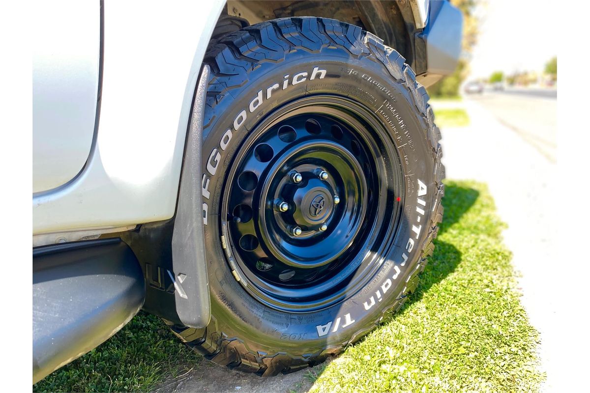 2017 Toyota Hilux SR GUN126R