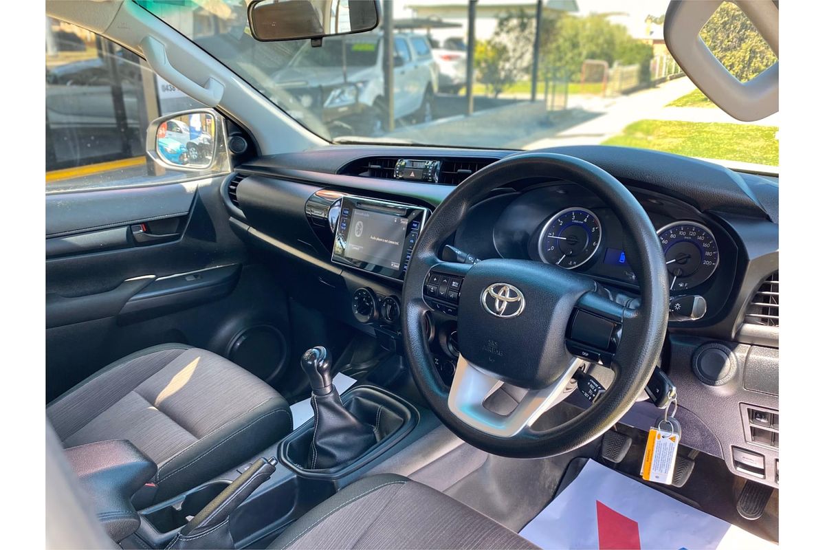 2017 Toyota Hilux SR GUN126R