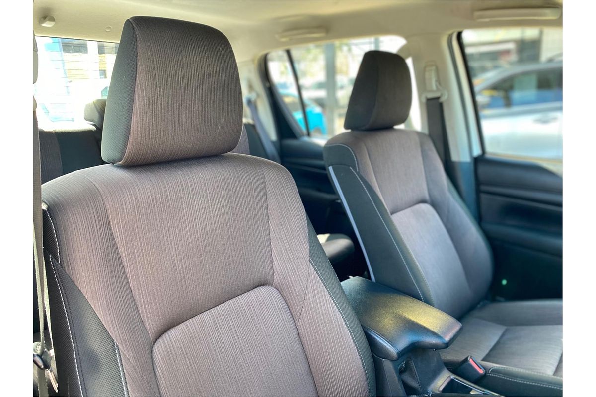2017 Toyota Hilux SR GUN126R