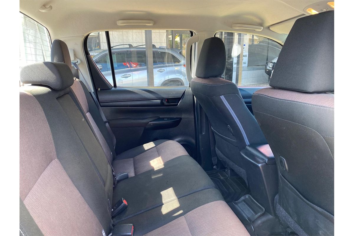 2017 Toyota Hilux SR GUN126R