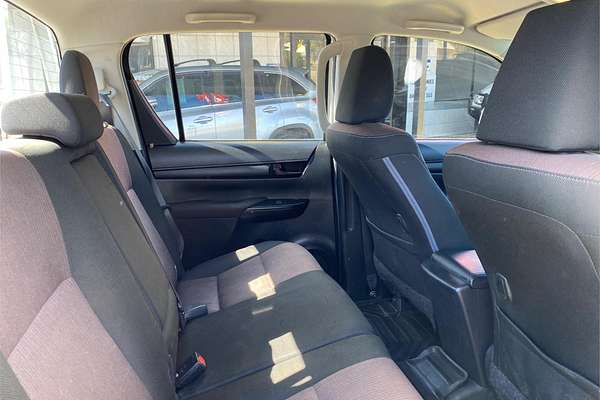 2017 Toyota Hilux SR GUN126R