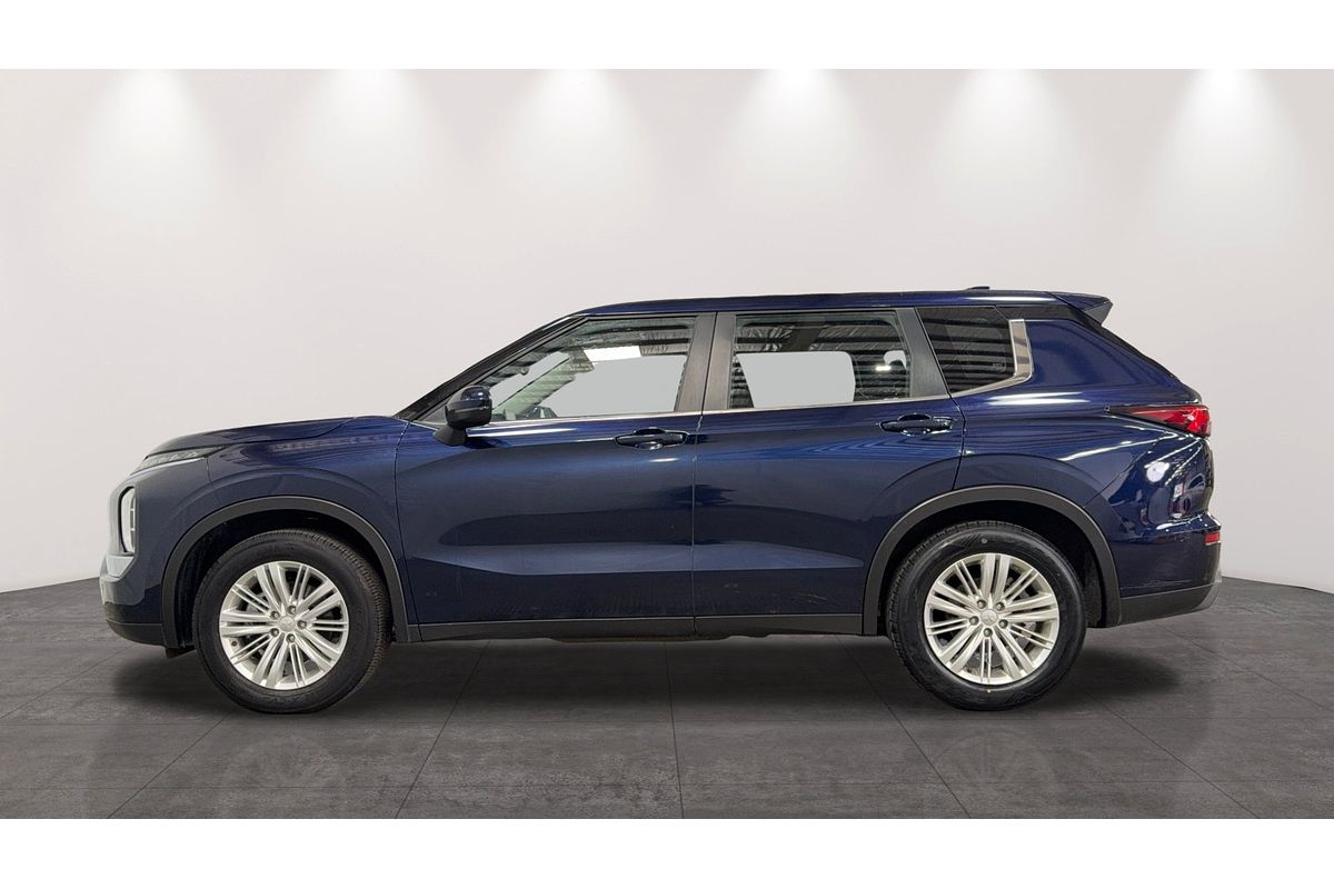 2023 Mitsubishi Outlander ES ZM