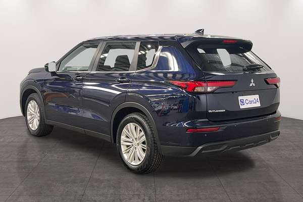 2023 Mitsubishi Outlander ES ZM