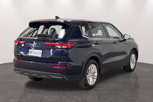 2023 Mitsubishi Outlander ES ZM