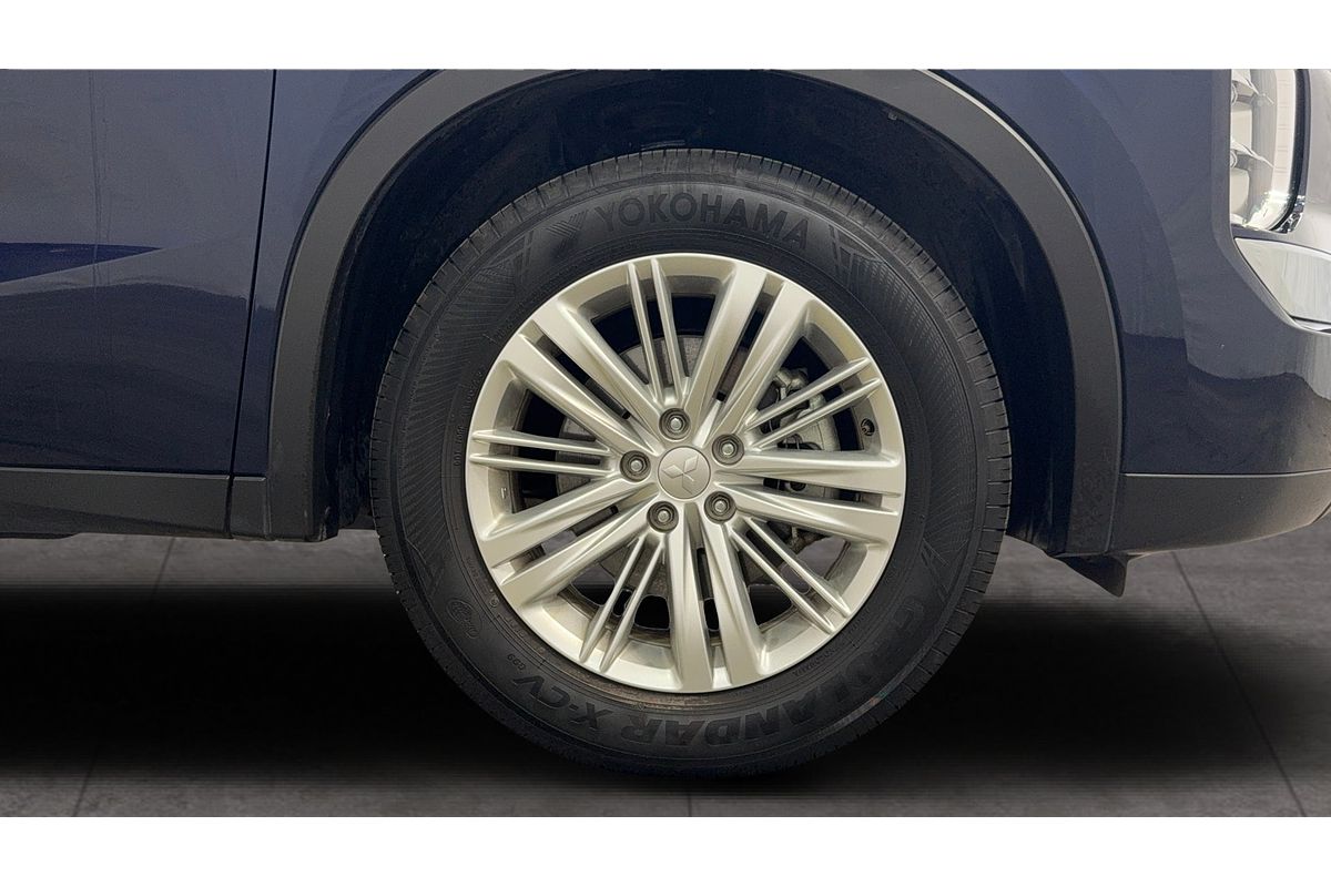 2023 Mitsubishi Outlander ES ZM