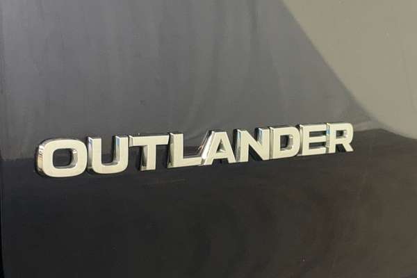 2023 Mitsubishi Outlander ES ZM