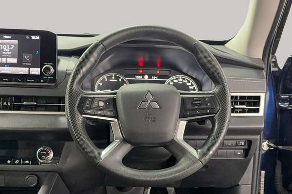 2023 Mitsubishi Outlander ES ZM