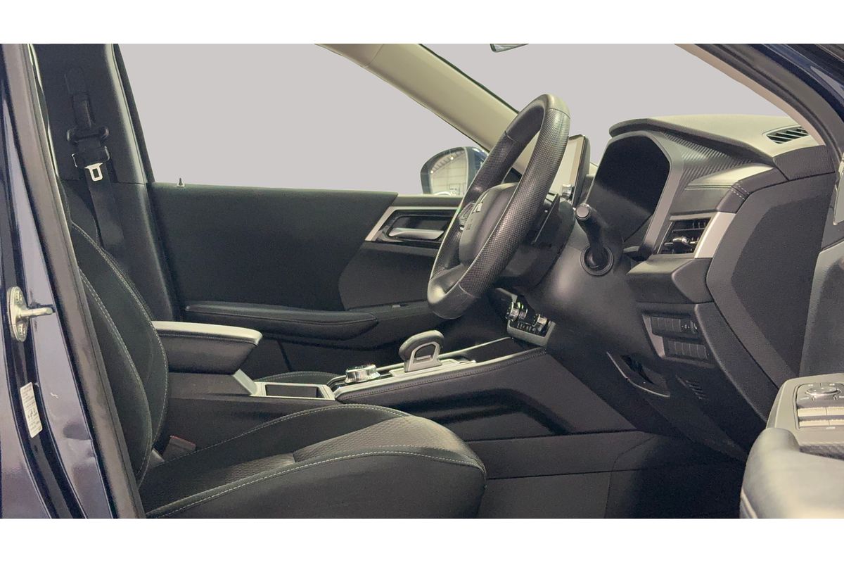 2023 Mitsubishi Outlander ES ZM