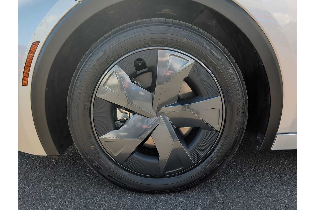 2025 Toyota Prius SE
