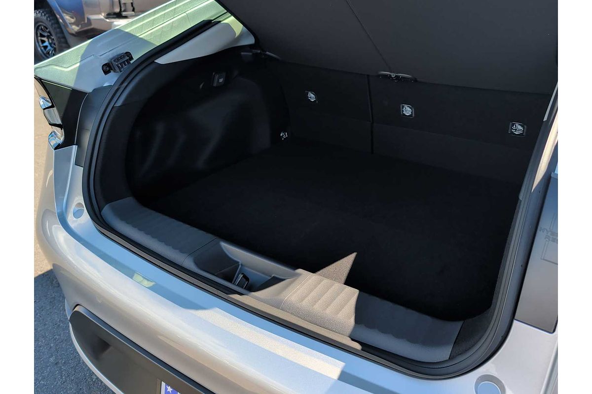 2025 Toyota Prius SE
