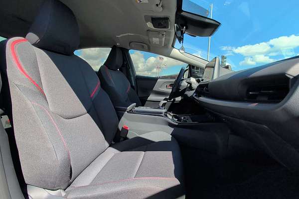 2025 Toyota Prius SE