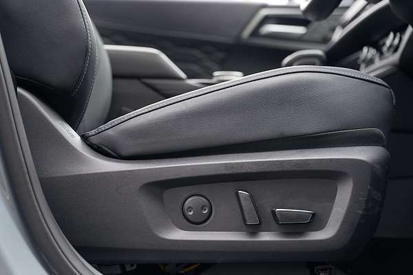 2025 Mitsubishi Outlander Exceed ZM