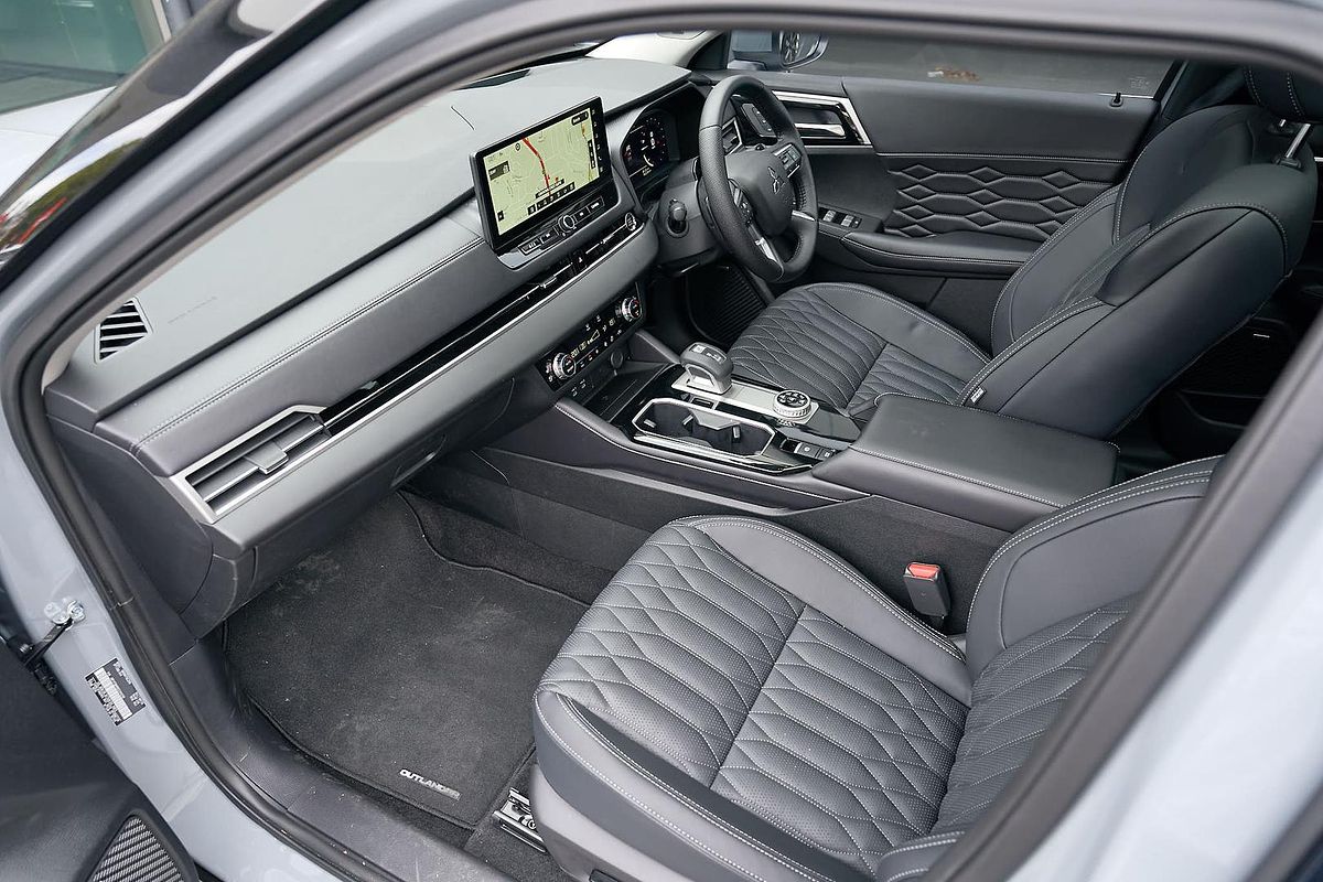 2025 Mitsubishi Outlander Exceed ZM