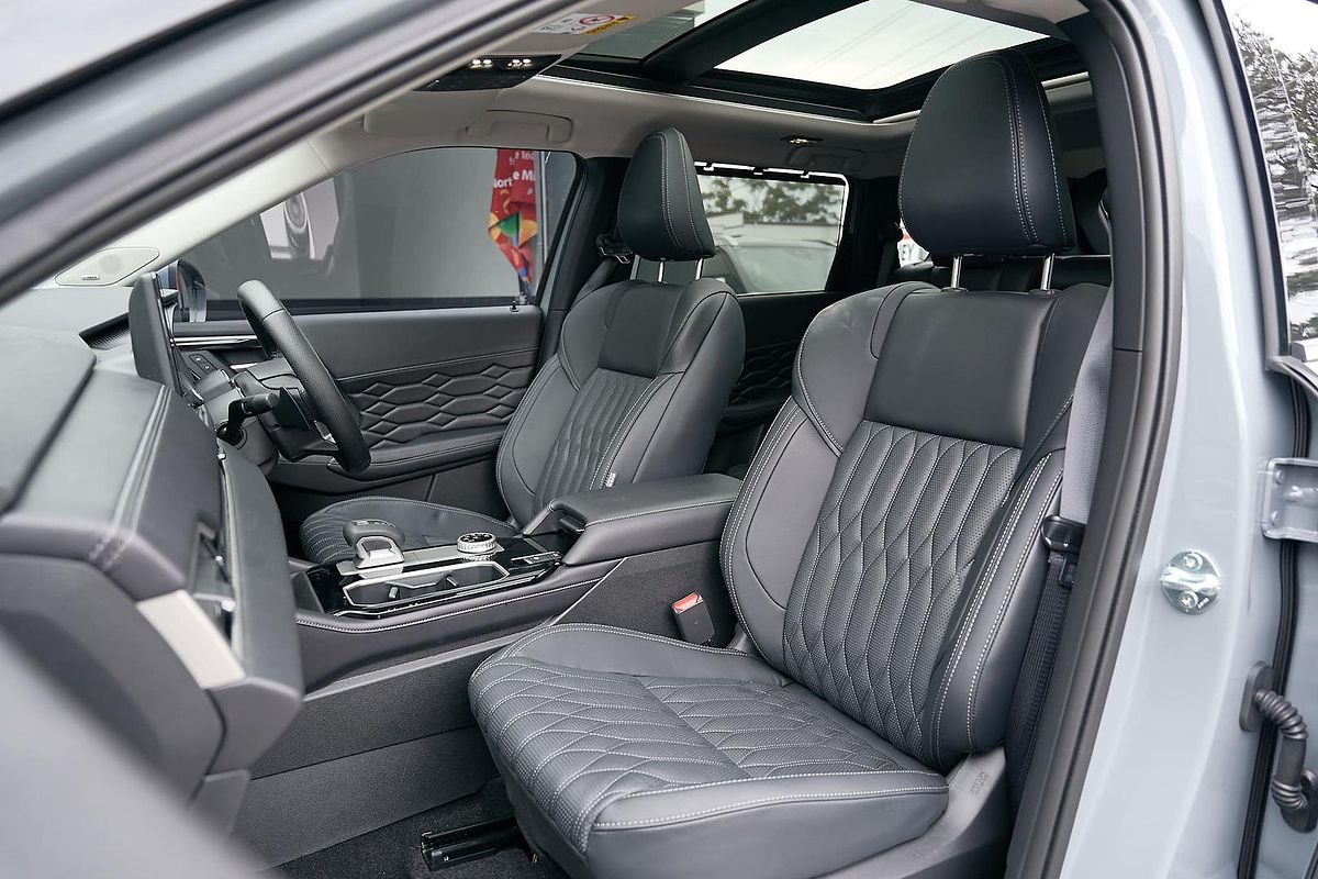 2025 Mitsubishi Outlander Exceed ZM