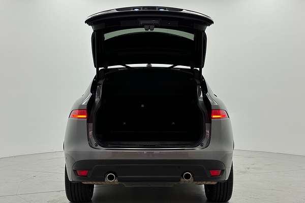 2017 Jaguar F-PACE 30d R-Sport X761
