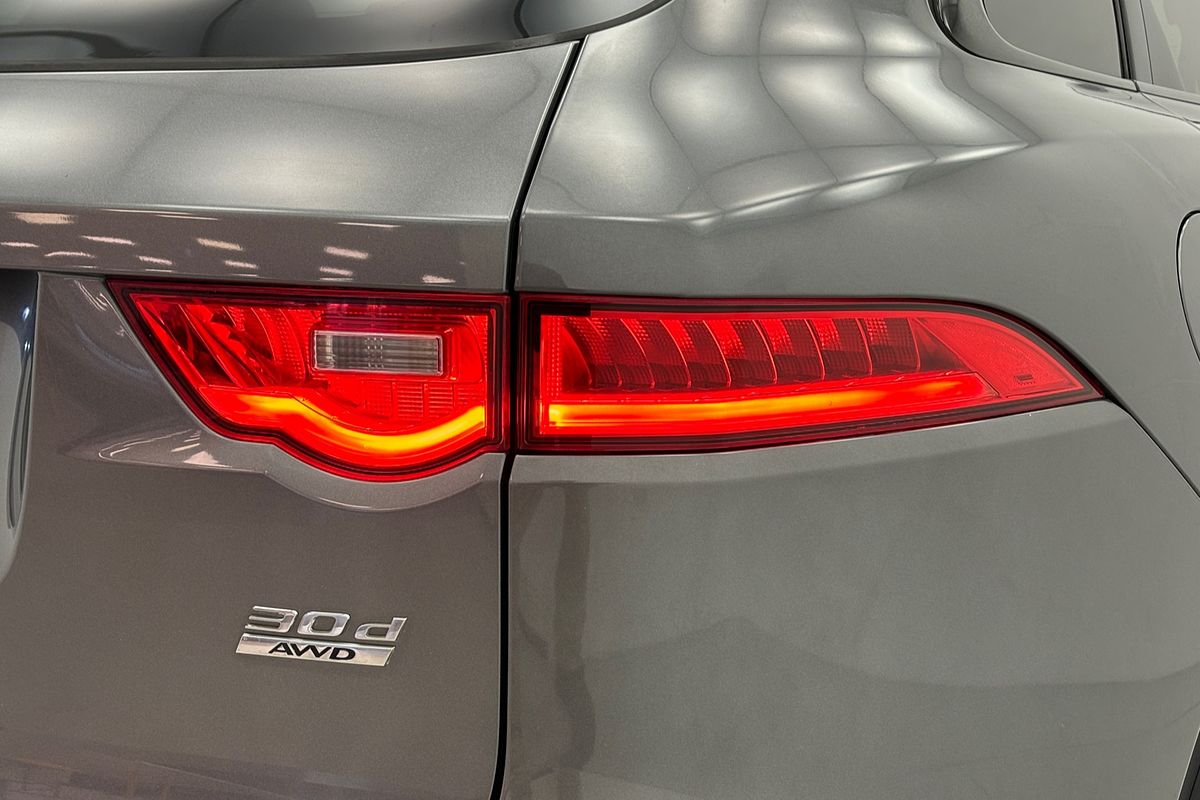 2017 Jaguar F-PACE 30d R-Sport X761