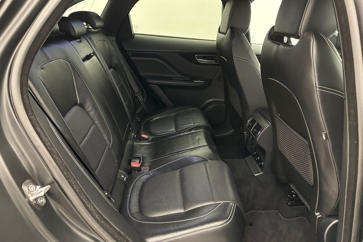 2017 Jaguar F-PACE 30d R-Sport X761