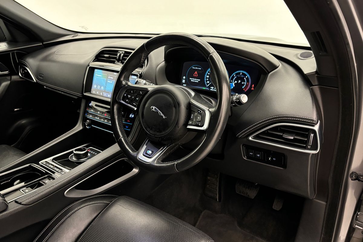 2017 Jaguar F-PACE 30d R-Sport X761