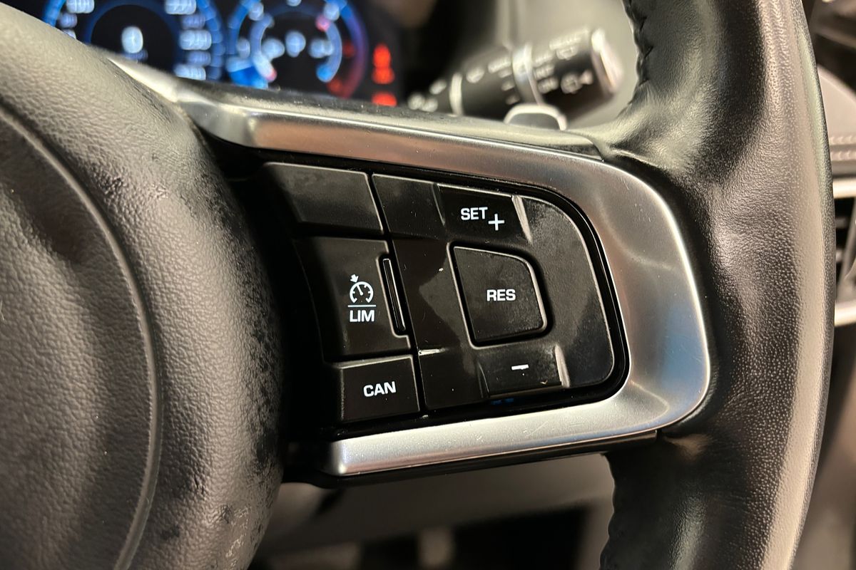 2017 Jaguar F-PACE 30d R-Sport X761