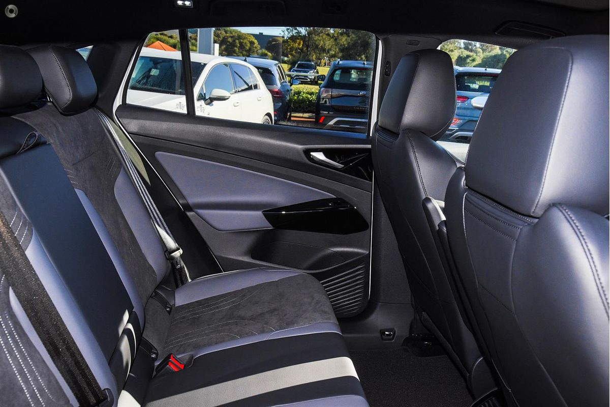 2025 Volkswagen ID.5 Pro E2