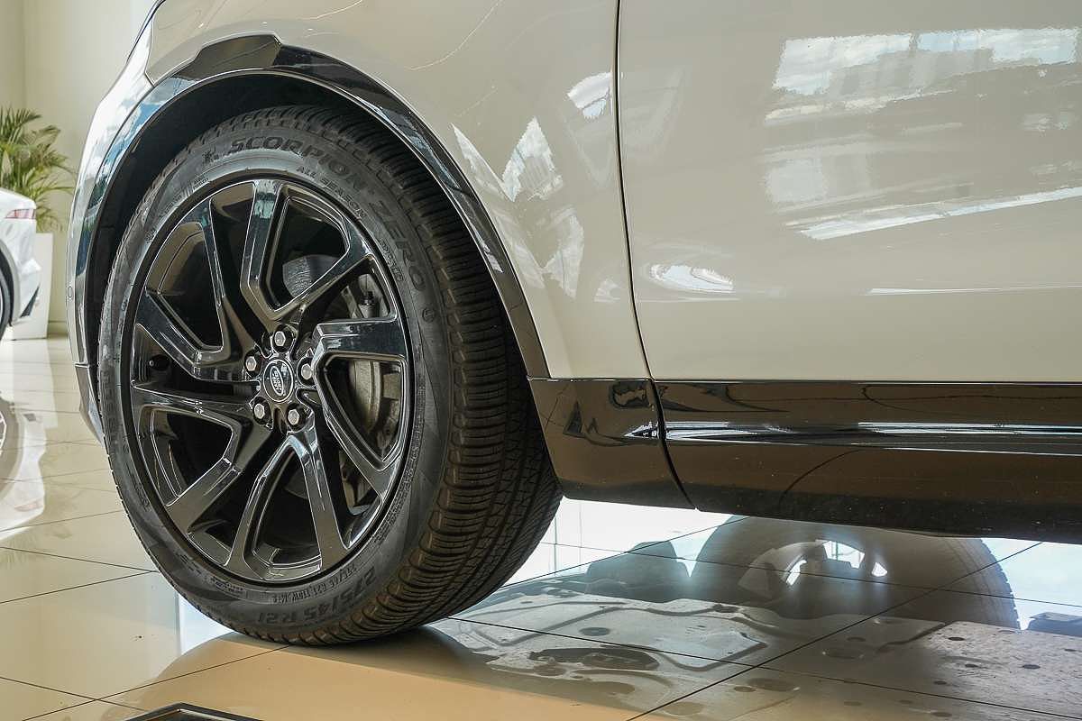 2024 Land Rover Discovery D300 Dynamic SE Series 5