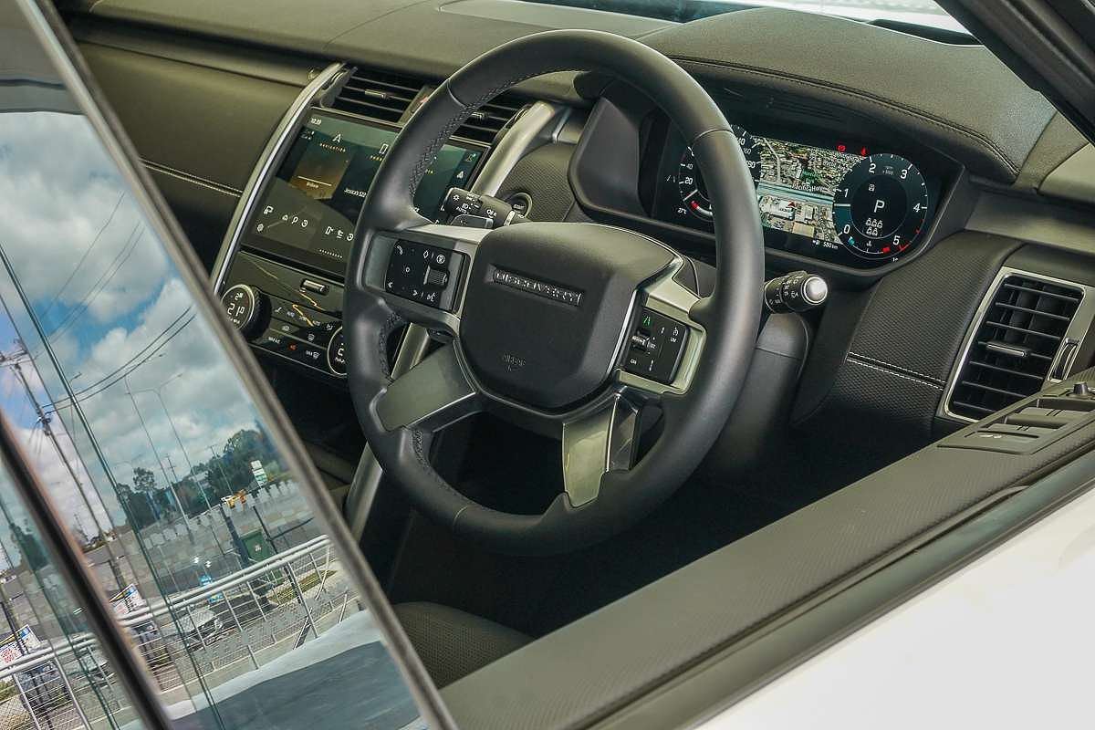 2024 Land Rover Discovery D300 Dynamic SE Series 5