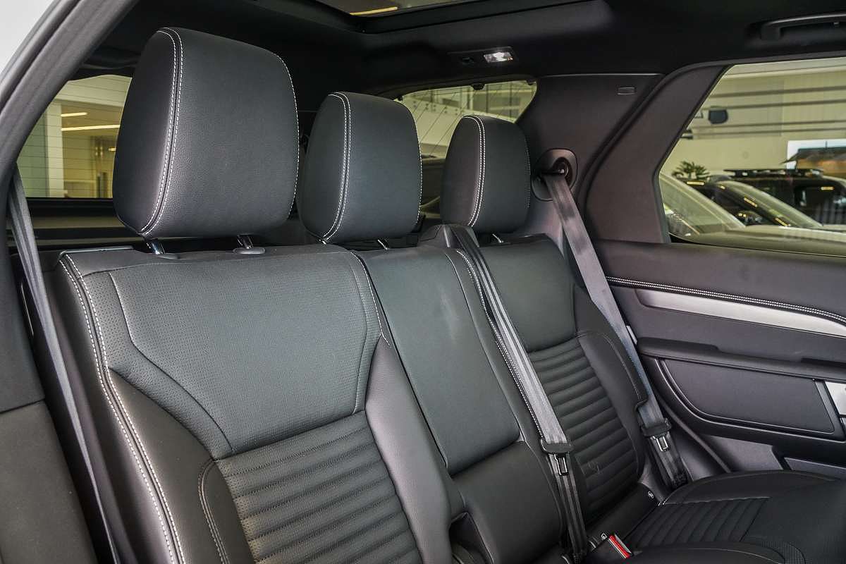 2024 Land Rover Discovery D300 Dynamic SE Series 5