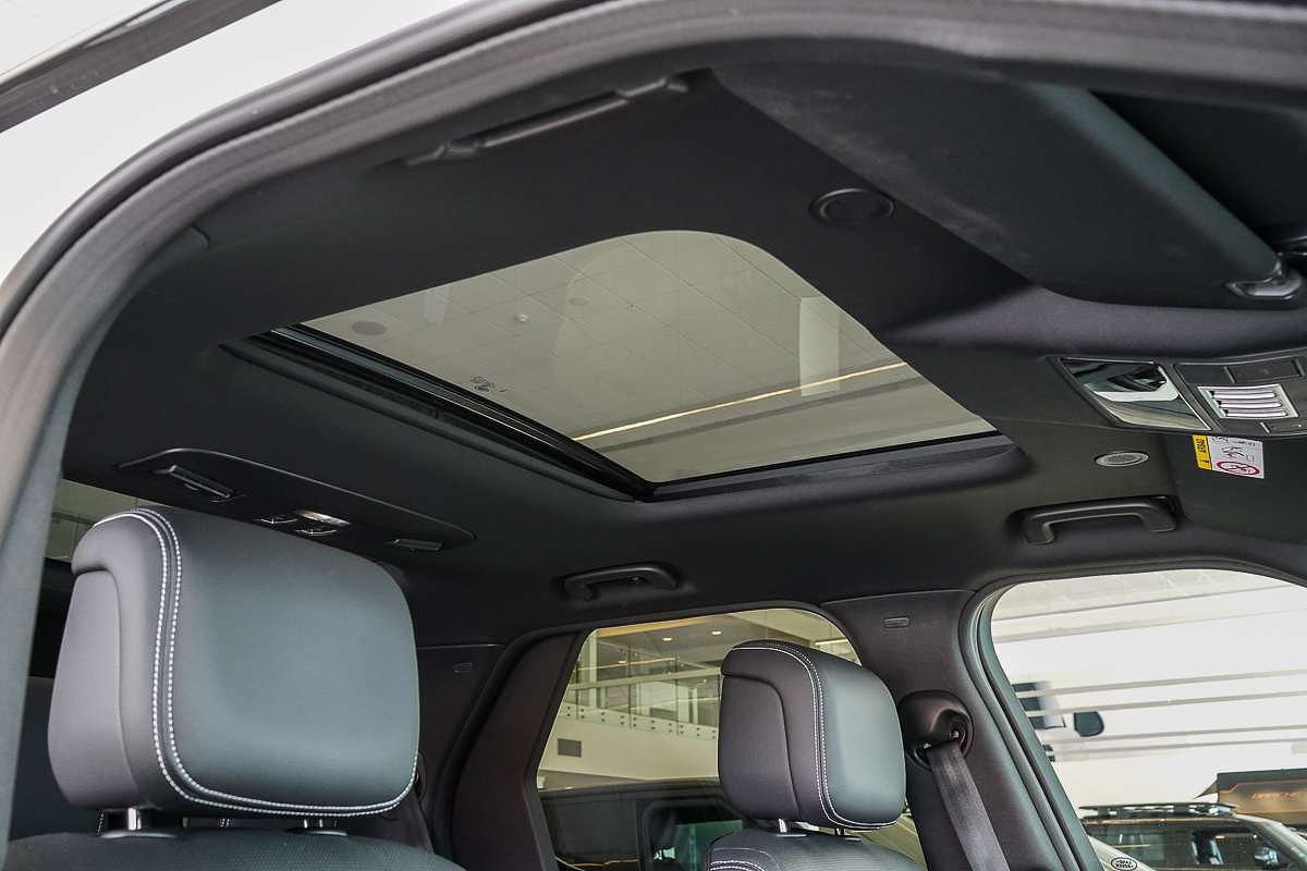 2024 Land Rover Discovery D300 Dynamic SE Series 5