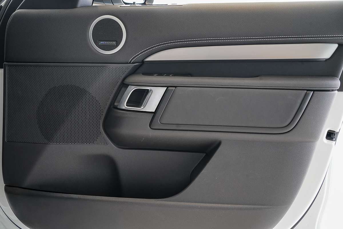 2024 Land Rover Discovery D300 Dynamic SE Series 5