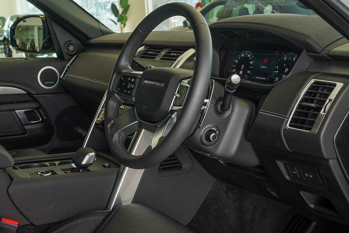 2024 Land Rover Discovery D300 Dynamic SE Series 5