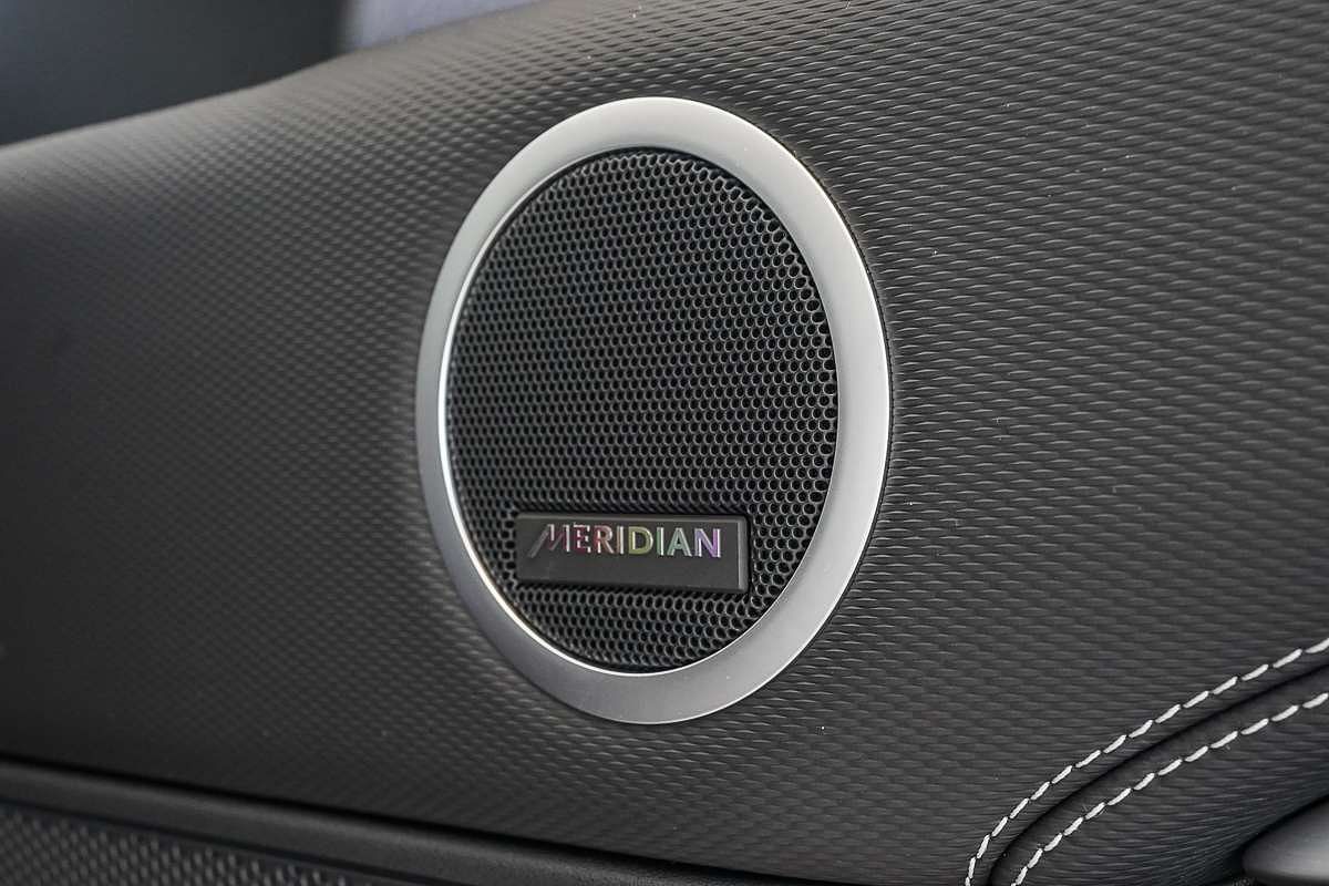 2024 Land Rover Discovery D300 Dynamic SE Series 5