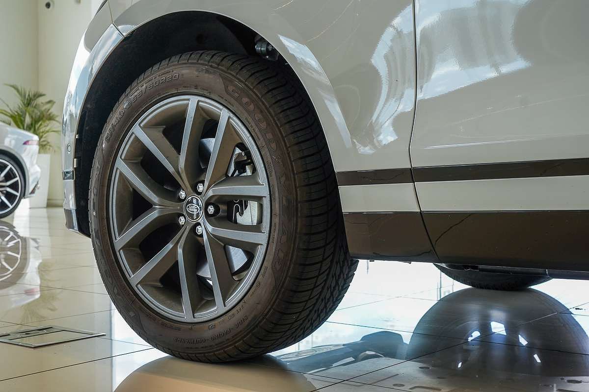 2024 Land Rover Range Rover Velar P250 Dynamic SE L560