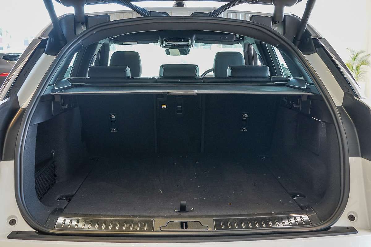 2024 Land Rover Range Rover Velar P250 Dynamic SE L560