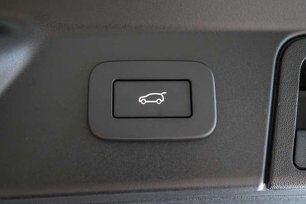 2024 Land Rover Range Rover Velar P250 Dynamic SE L560