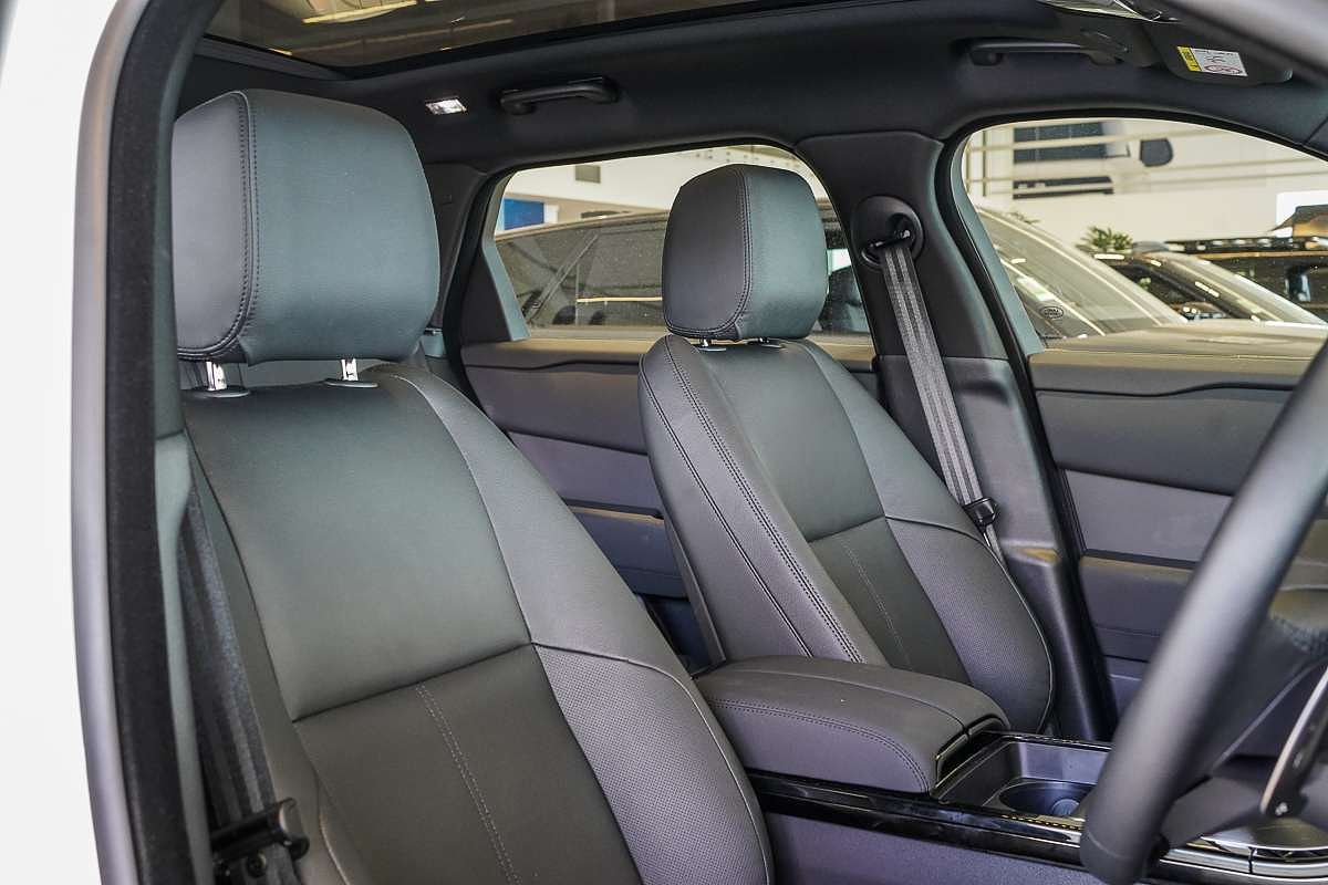 2024 Land Rover Range Rover Velar P250 Dynamic SE L560