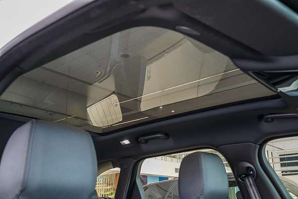 2024 Land Rover Range Rover Velar P250 Dynamic SE L560