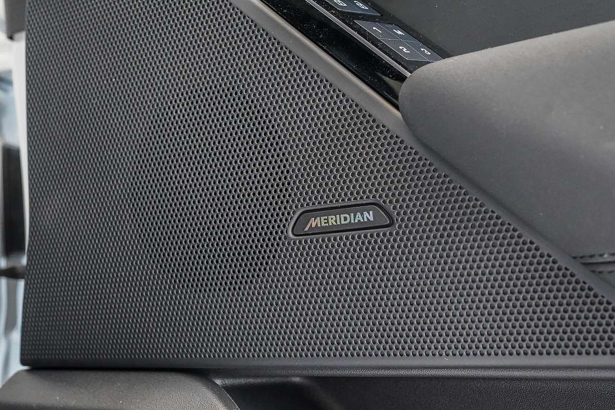 2024 Land Rover Range Rover Velar P250 Dynamic SE L560