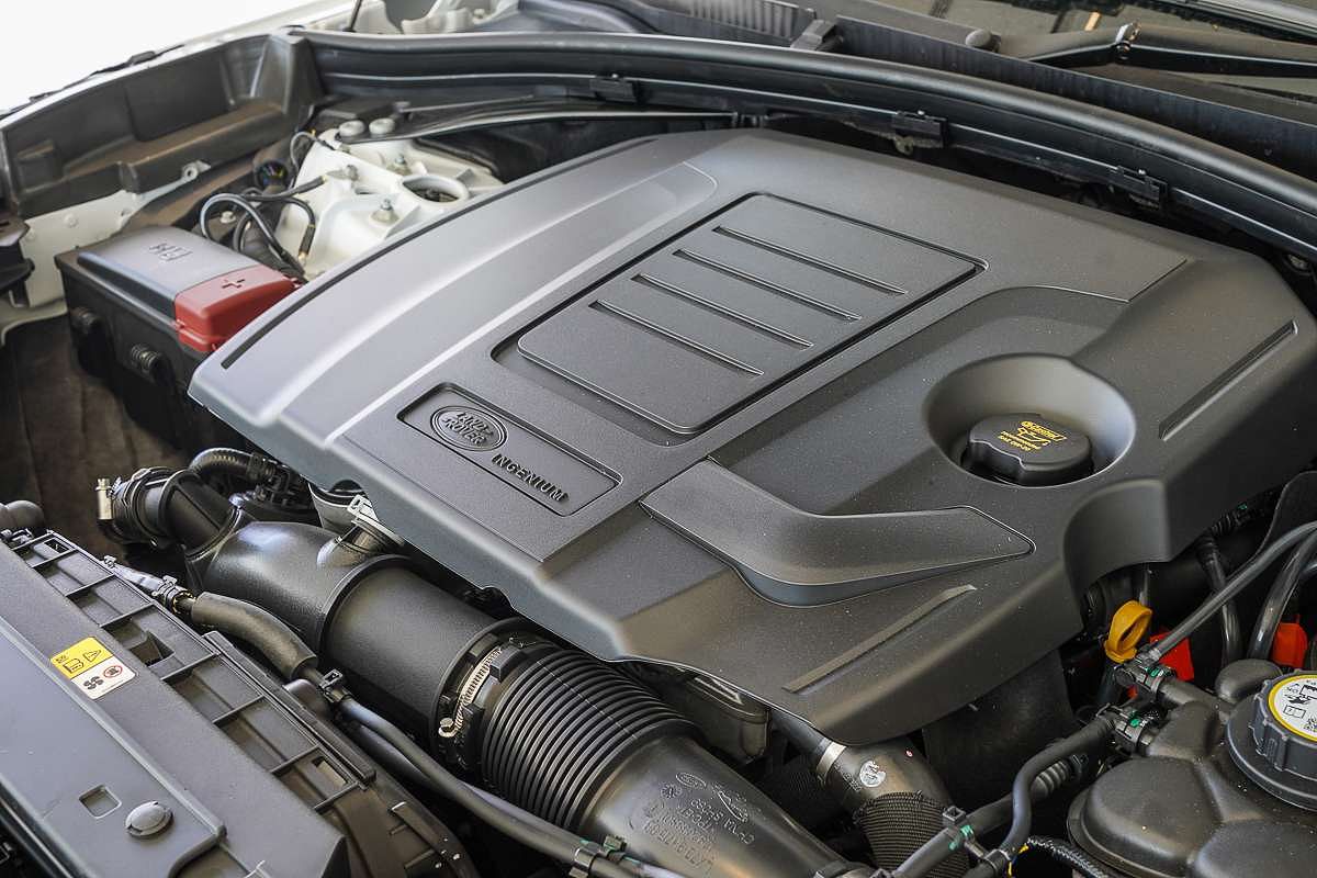 2024 Land Rover Range Rover Velar P250 Dynamic SE L560